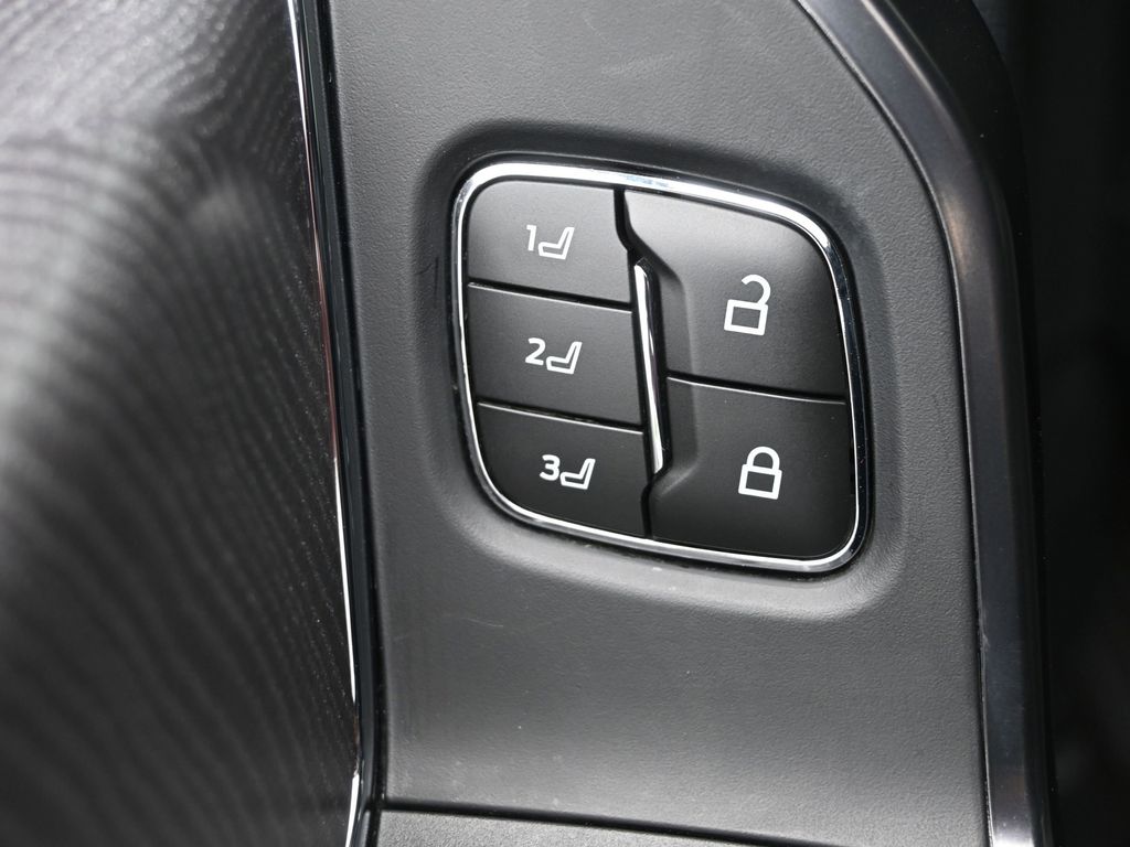 2023 Ford F-150 Platinum photo 12
