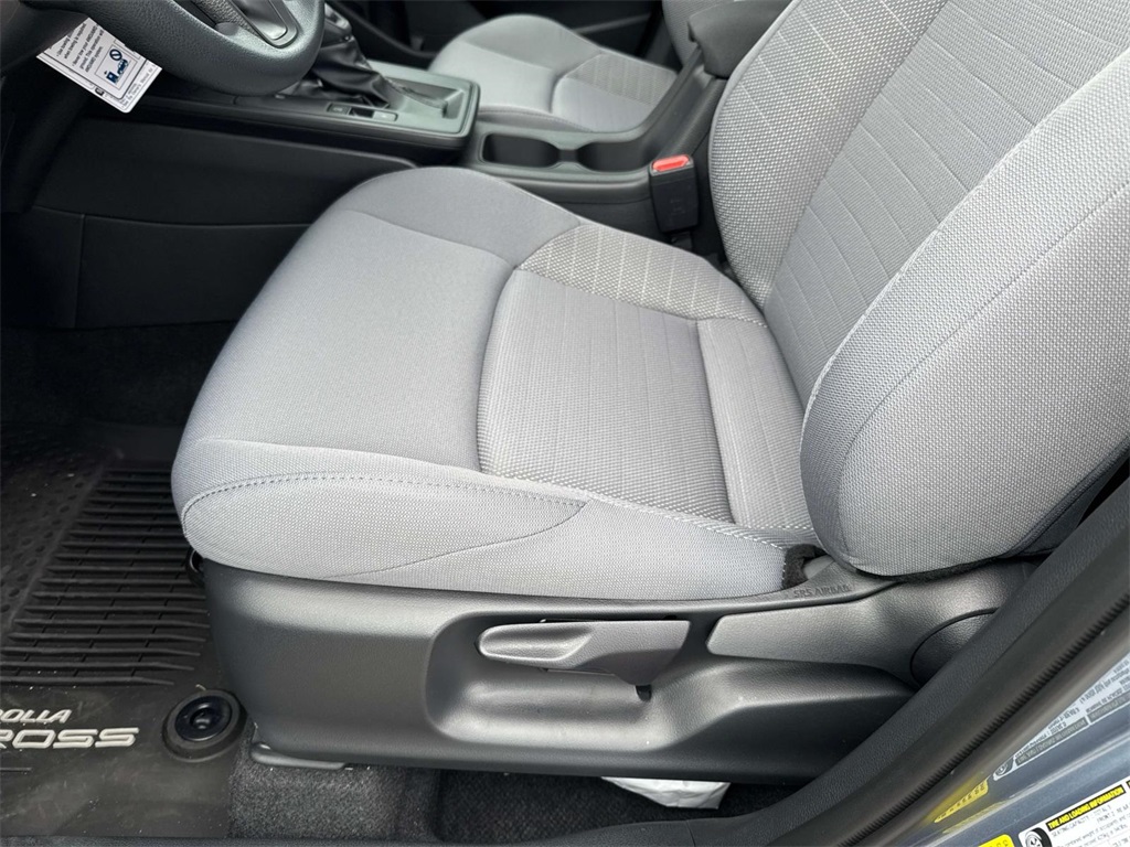 2026 Toyota Corolla Cross L photo 15