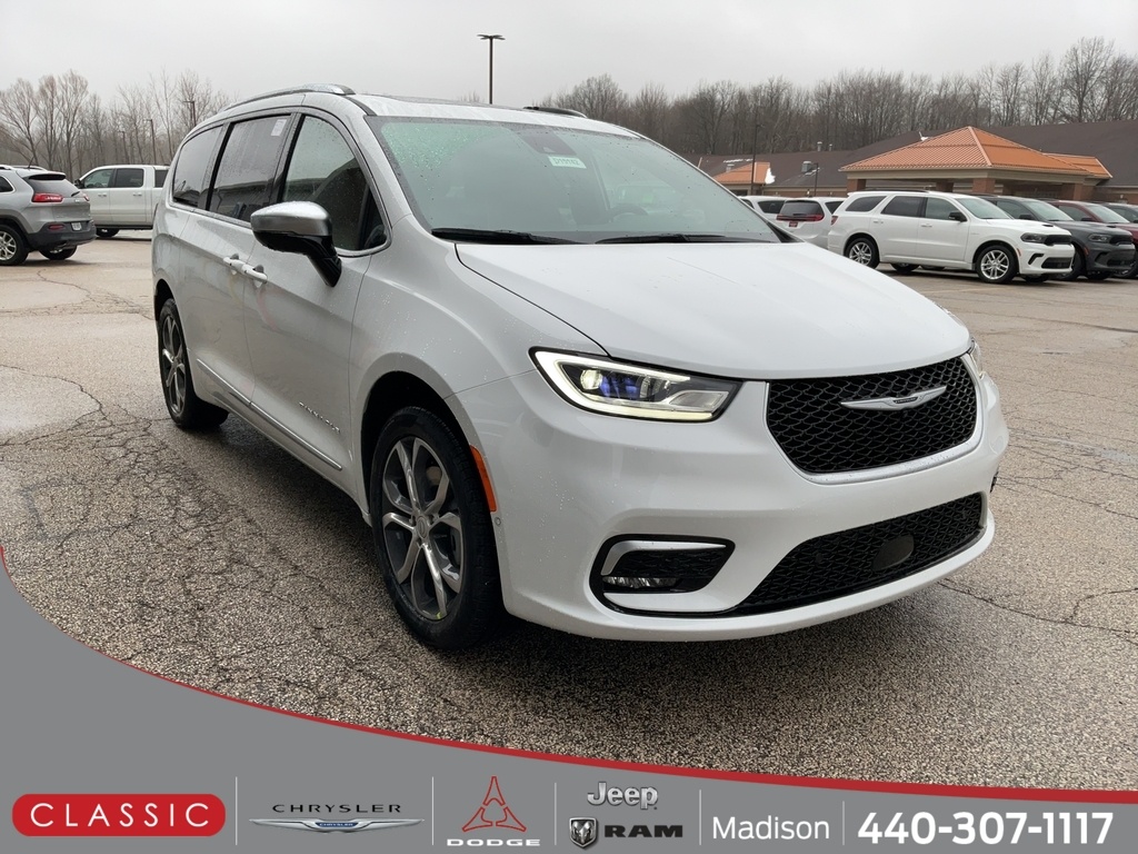 2026 Chrysler Pacifica Pinnacle's photo