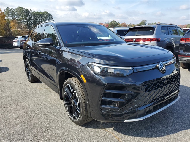 2026 Volkswagen Tiguan SEL R-Line photo 3