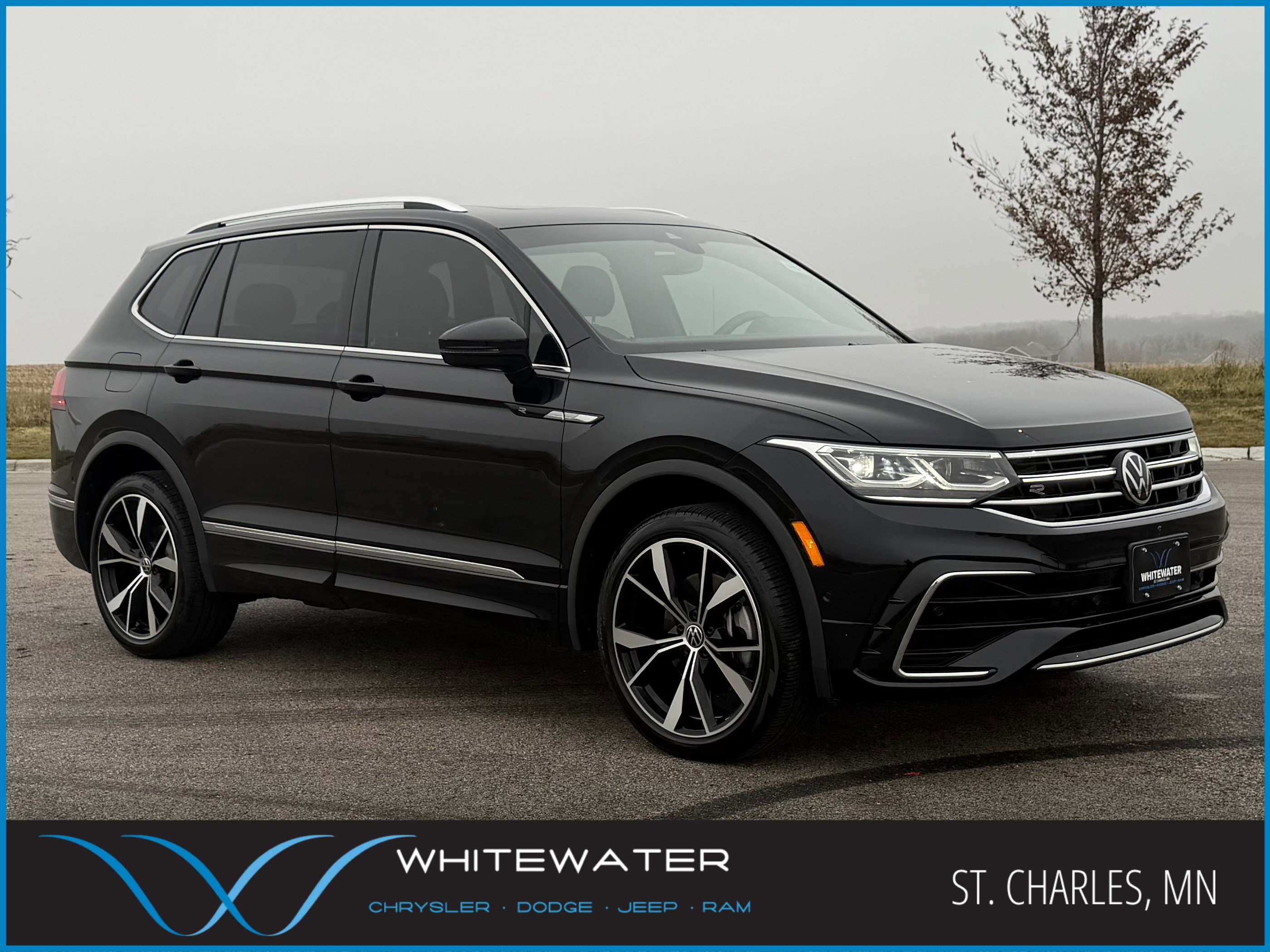 2022 Volkswagen Tiguan SEL R-LINE's photo