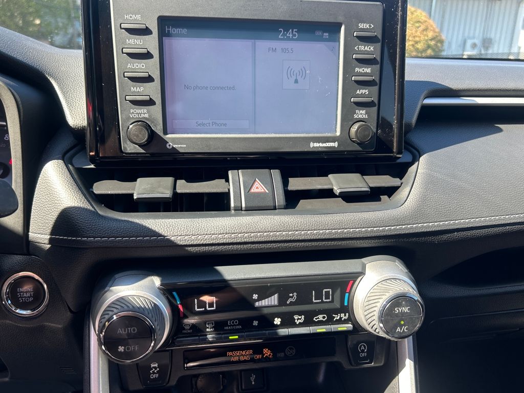 2021 Toyota RAV4 XLE photo 11