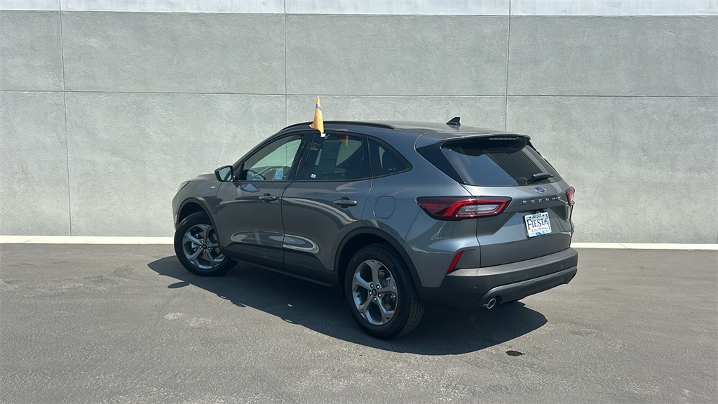 2025 Ford Escape ST-Line photo 4