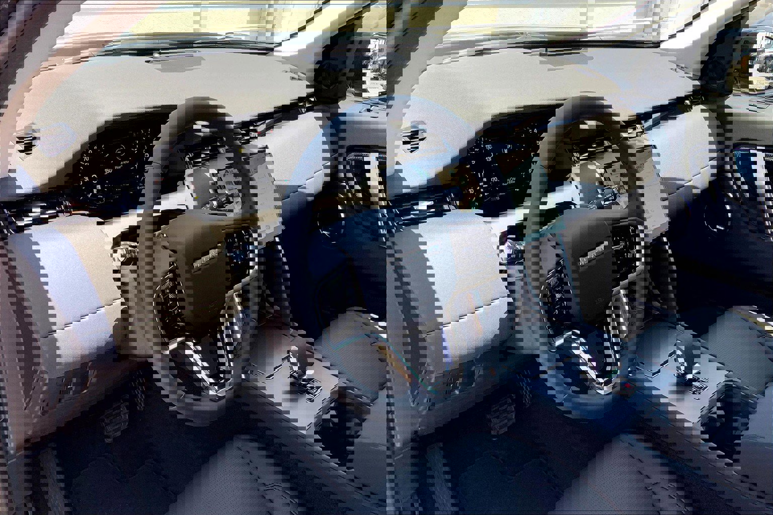 2025 Land Rover Discovery Sport S photo 3