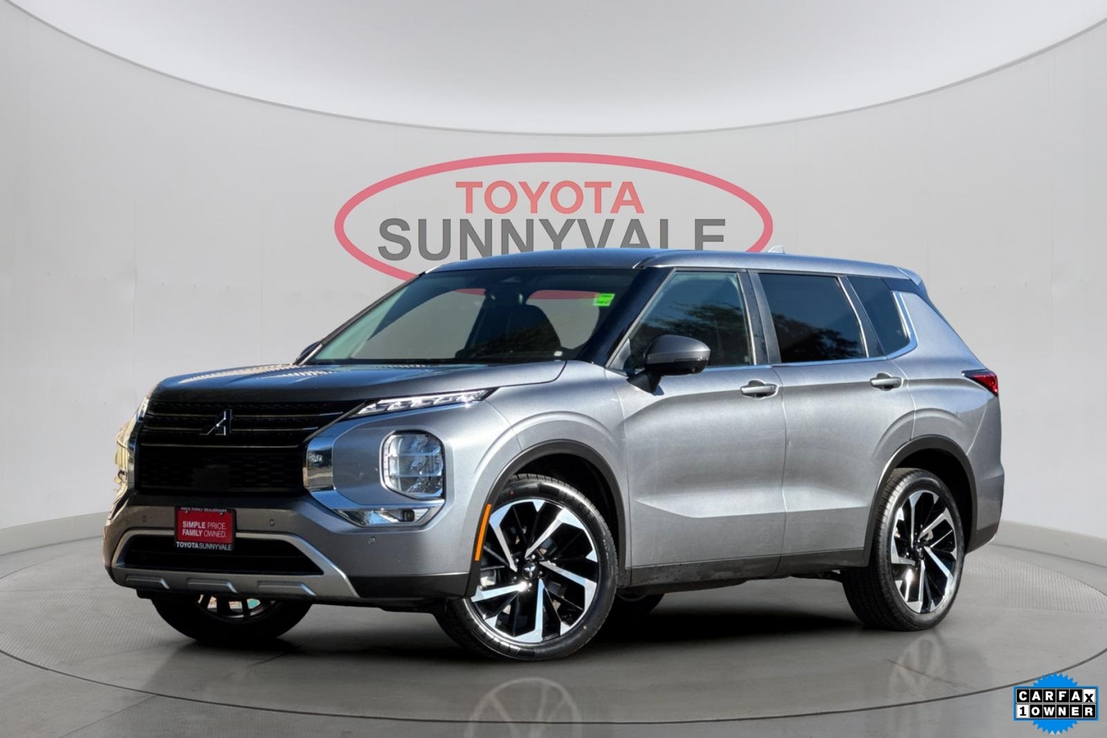 2024 Mitsubishi Outlander SE's photo