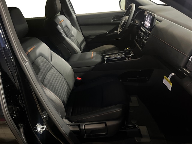 2025 Nissan Pathfinder Rock Creek photo 2