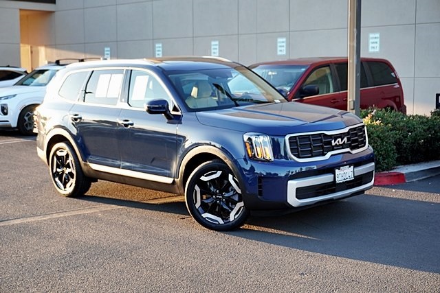 2025 Kia Telluride S photo 2