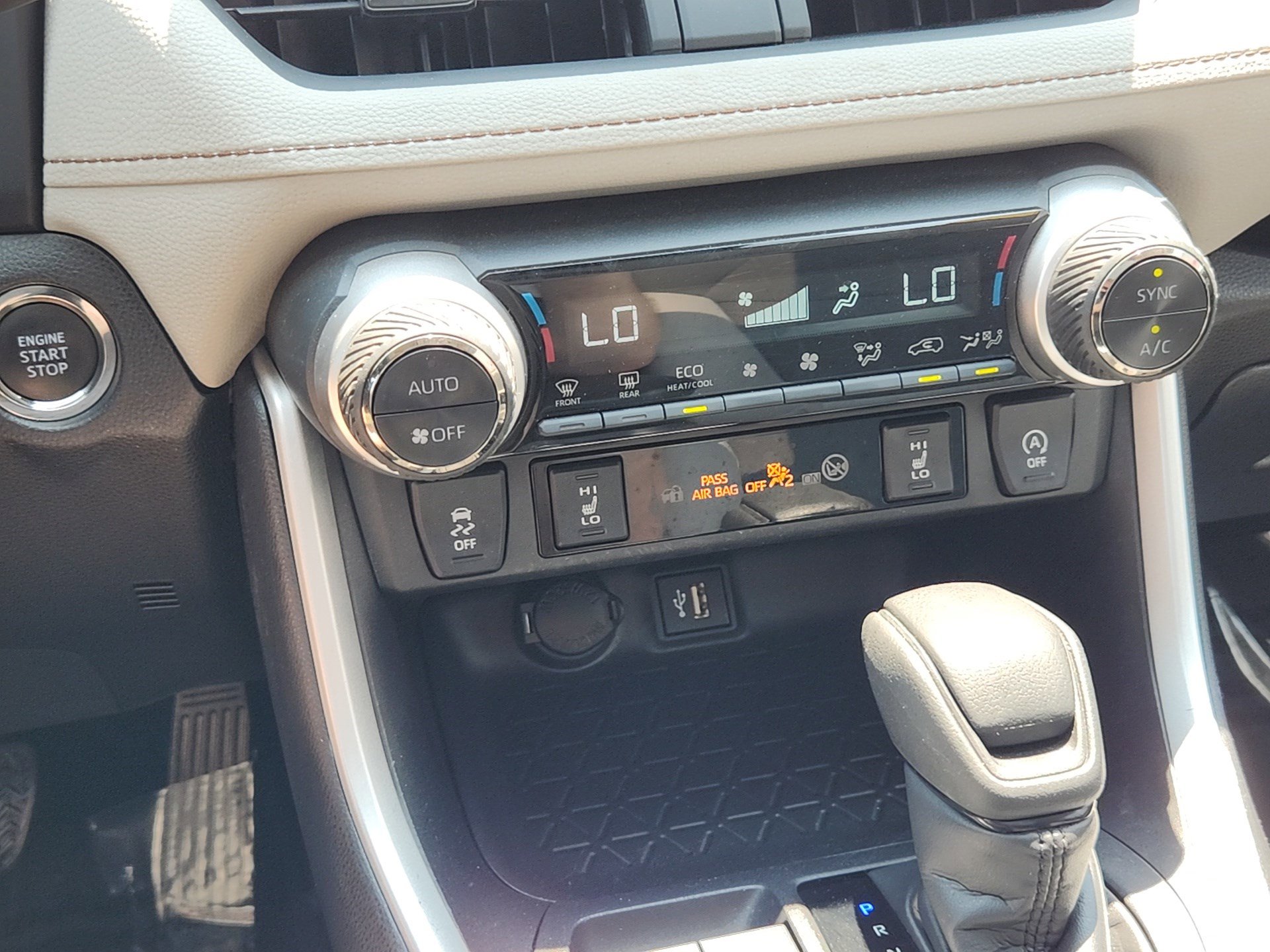 2024 Toyota RAV4 XLE photo 14