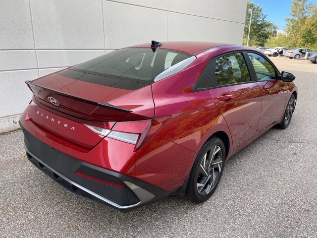 2025 Hyundai Elantra SEL Sport photo 4
