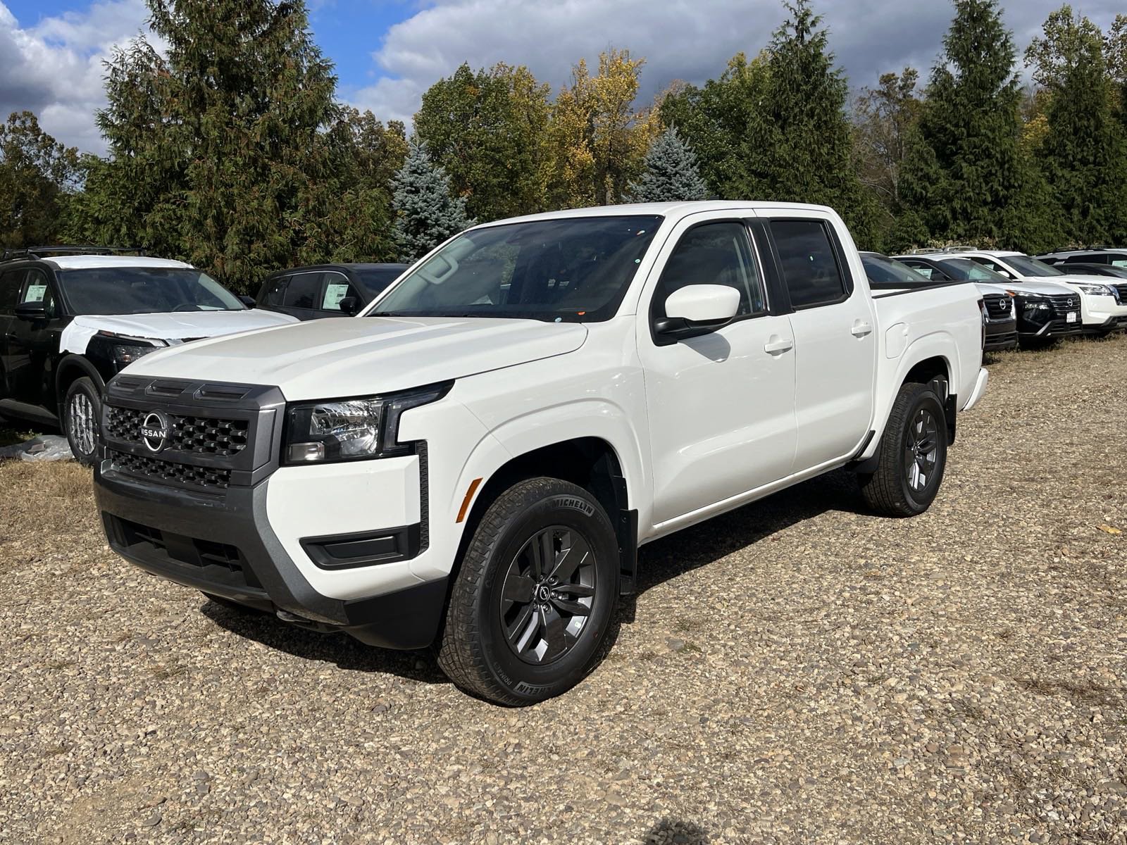 2025 Nissan Frontier SV's photo