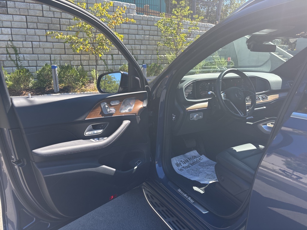 2025 Mercedes Benz GLS 450 4MATIC photo 18