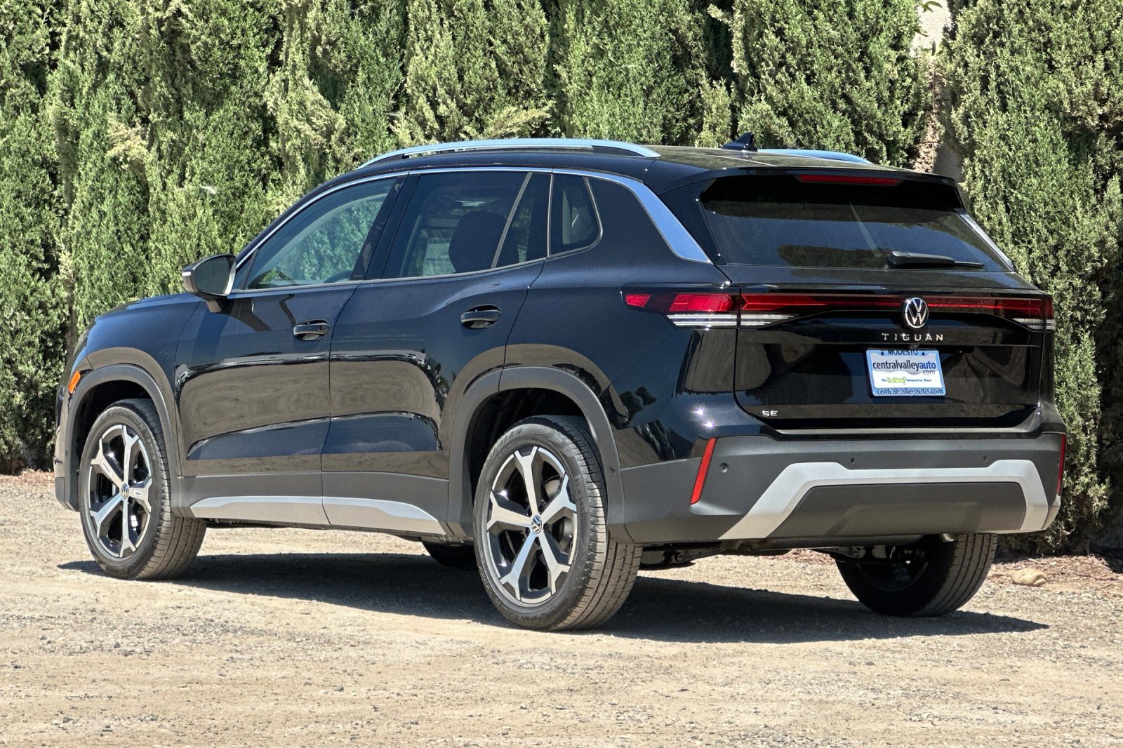 2025 Volkswagen Tiguan SE photo 4