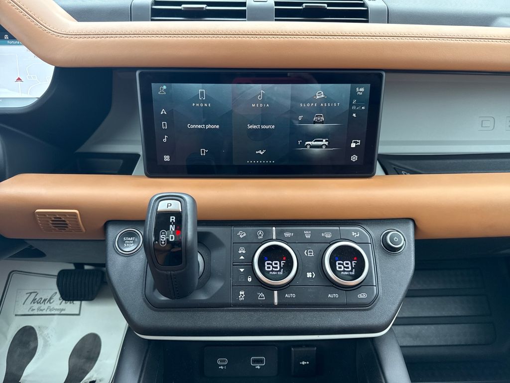 2024 Land Rover Defender 110 S photo 21