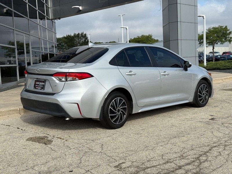2025 Toyota Corolla LE photo 2