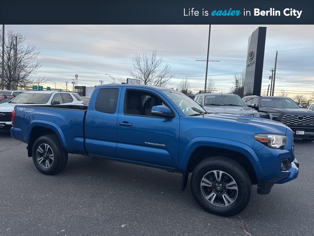 2018 Toyota Tacoma TRD Sport's photo