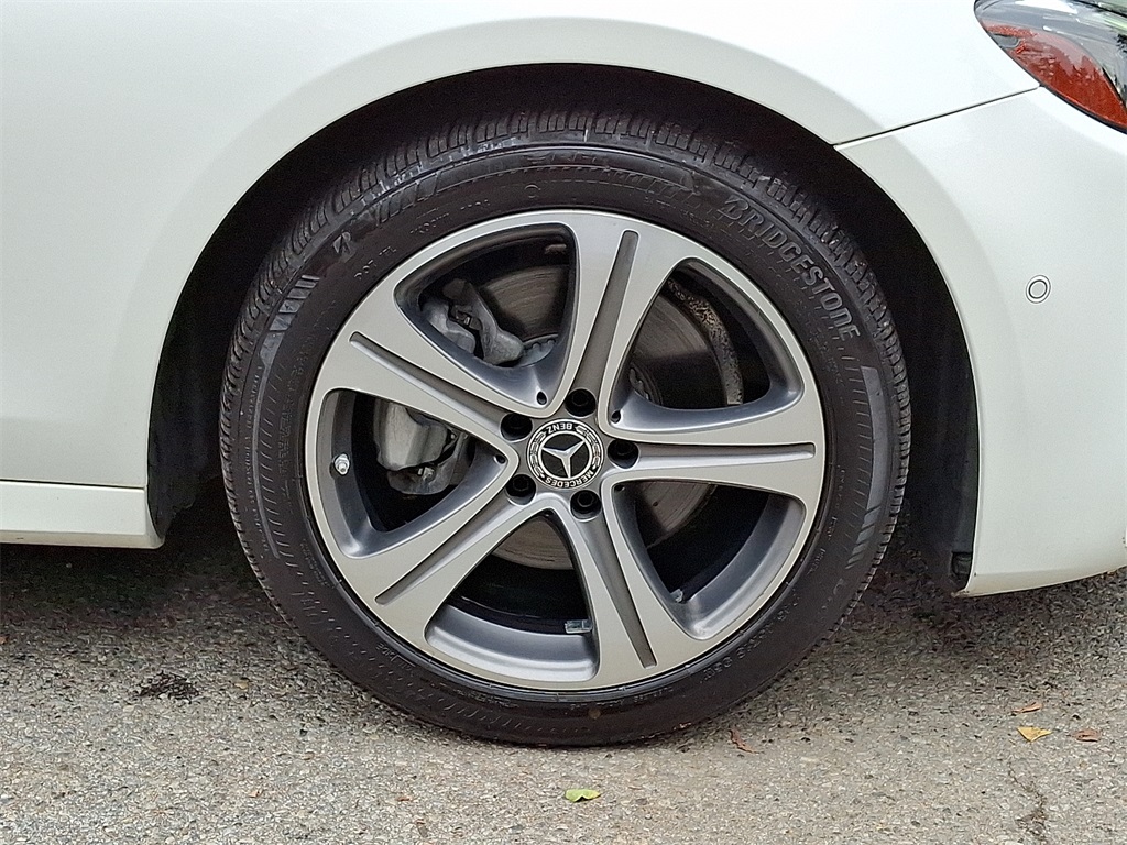 2018 Mercedes Benz E 300 4MATIC Sedan photo 8