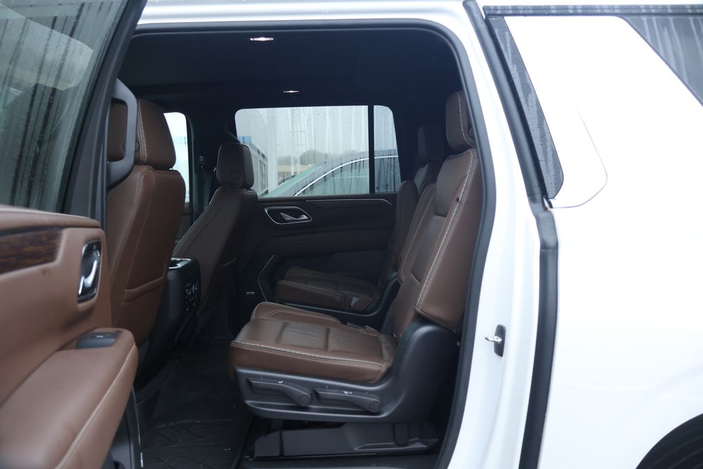 2021 Chevrolet Suburban High Country photo 35