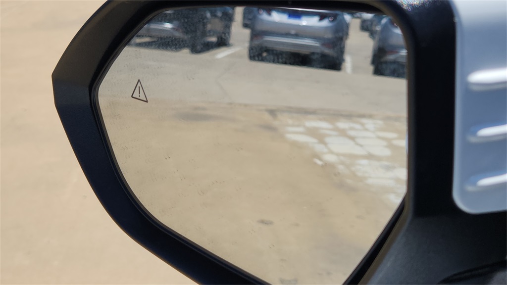 2025 Hyundai Kona SEL photo 17