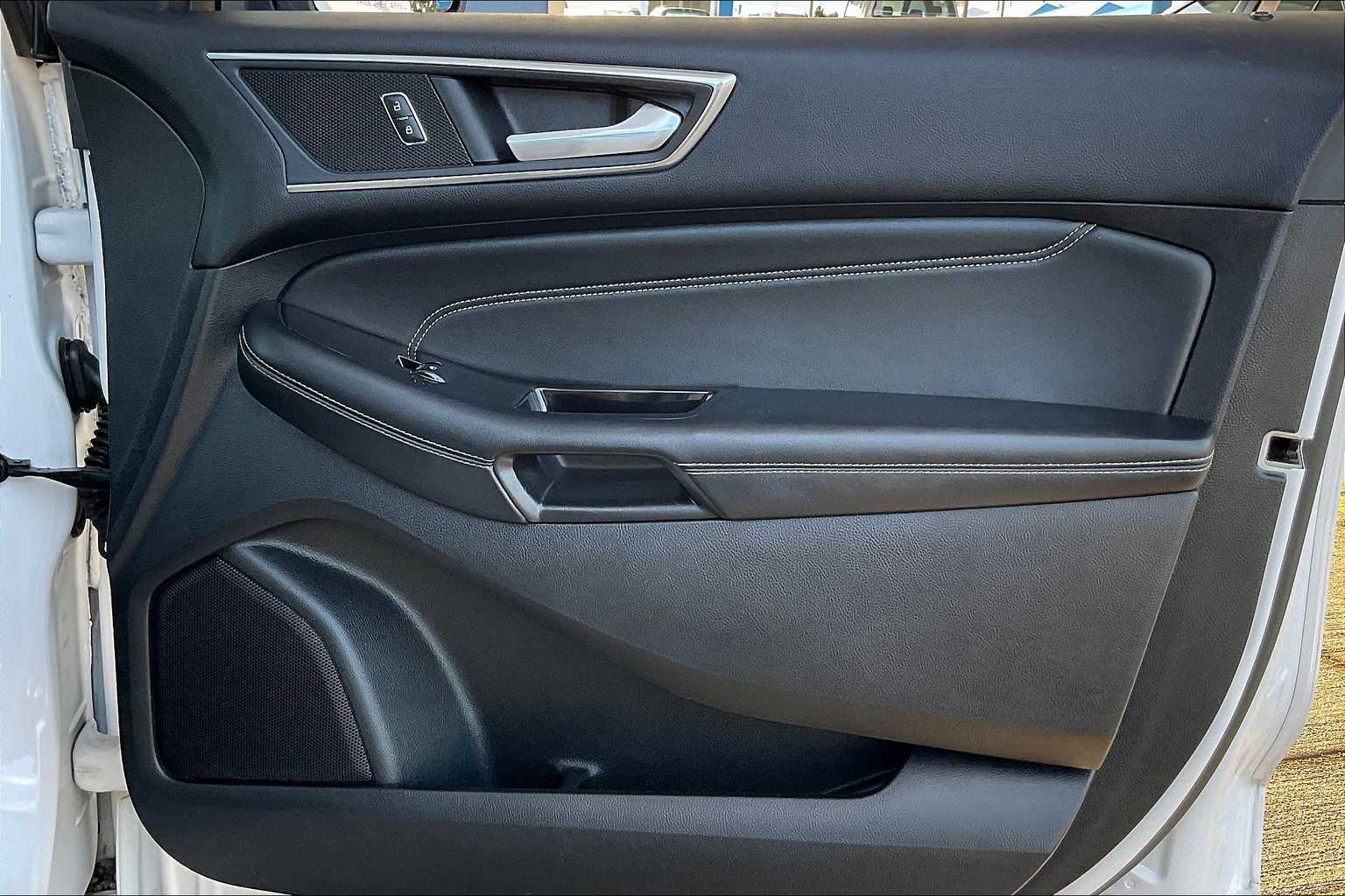 2017 Ford Edge Titanium photo 21