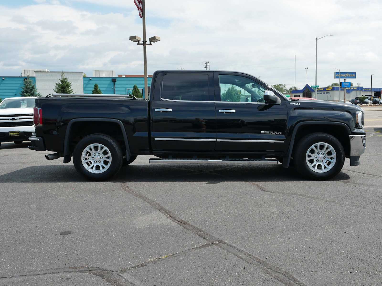 Used 2017 GMC Sierra 1500 SLT with VIN 3GTU2NECXHG286152 for sale in Brainerd, Minnesota