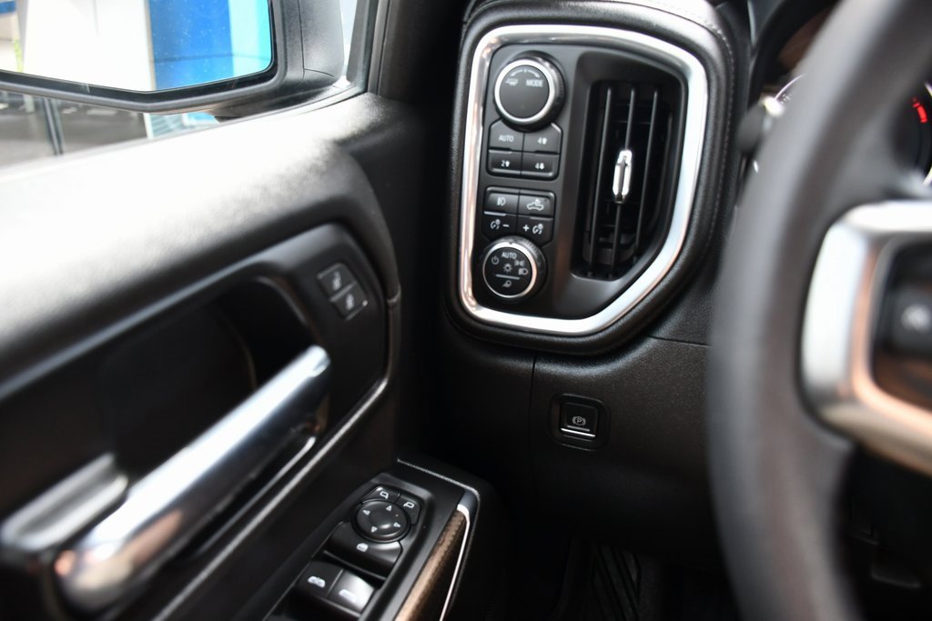 2022 Chevrolet Silverado 1500 RST photo 13
