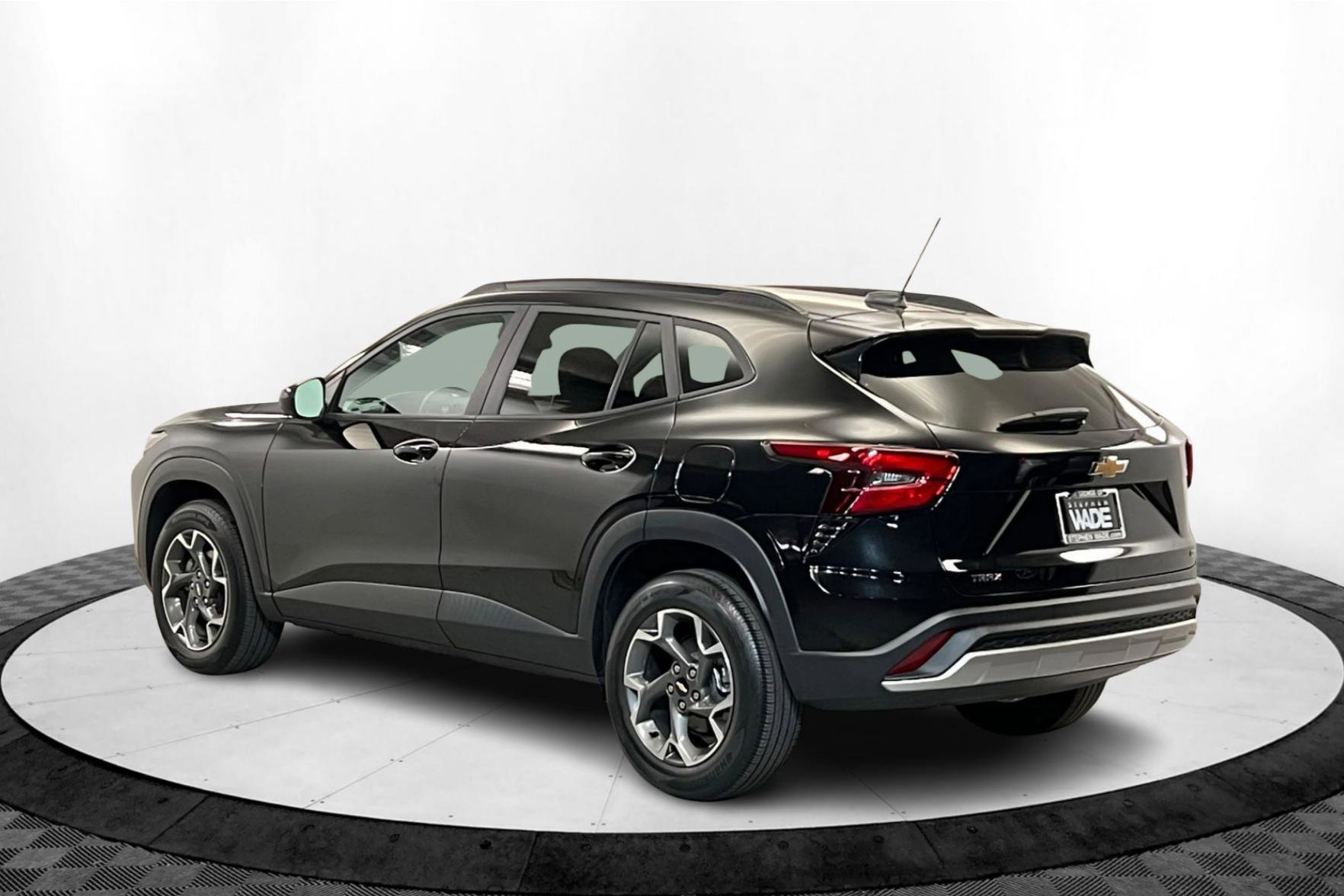 2024 Chevrolet Trax LT photo 2