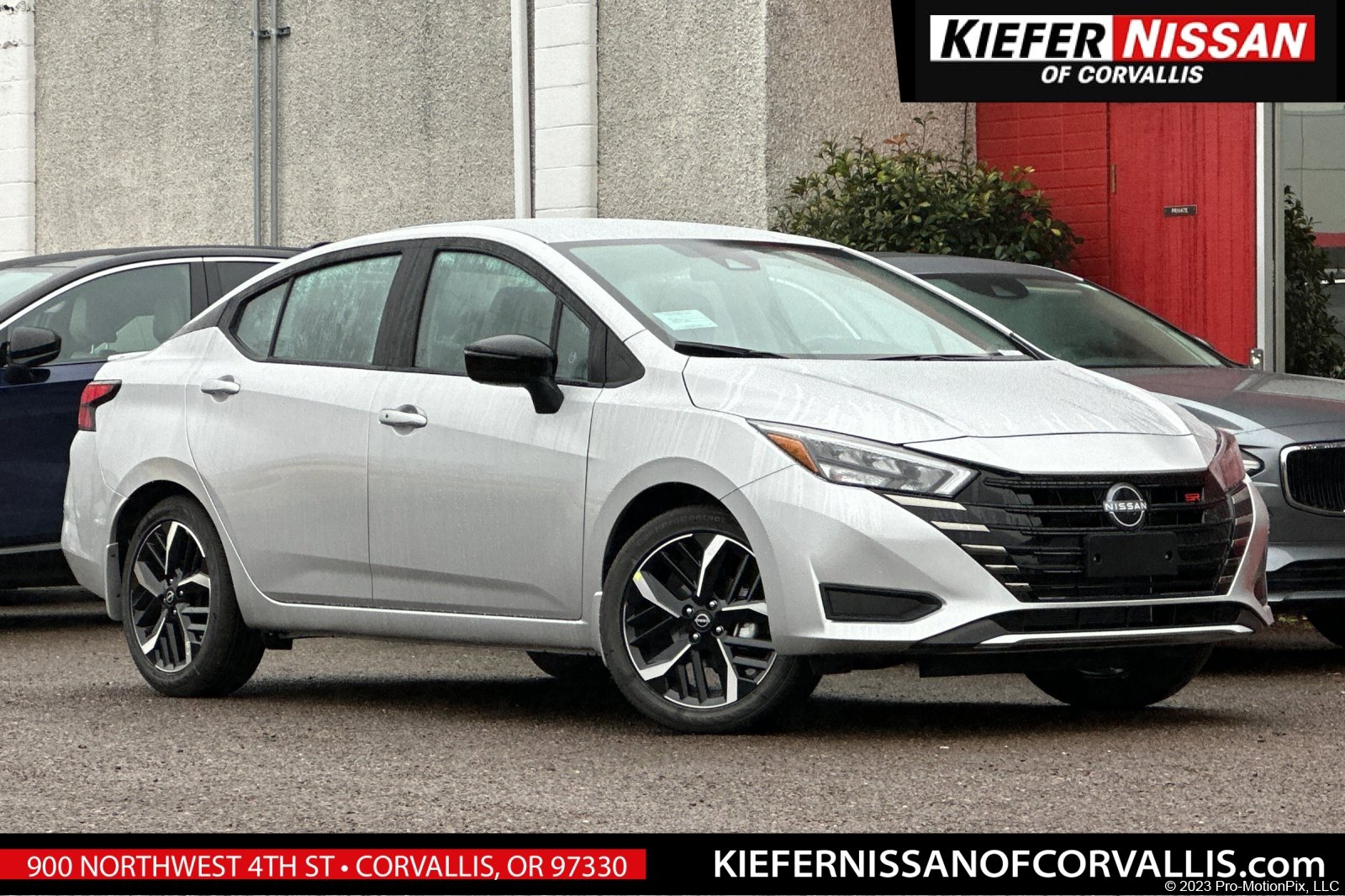 2025 Nissan Versa Sedan SR's photo