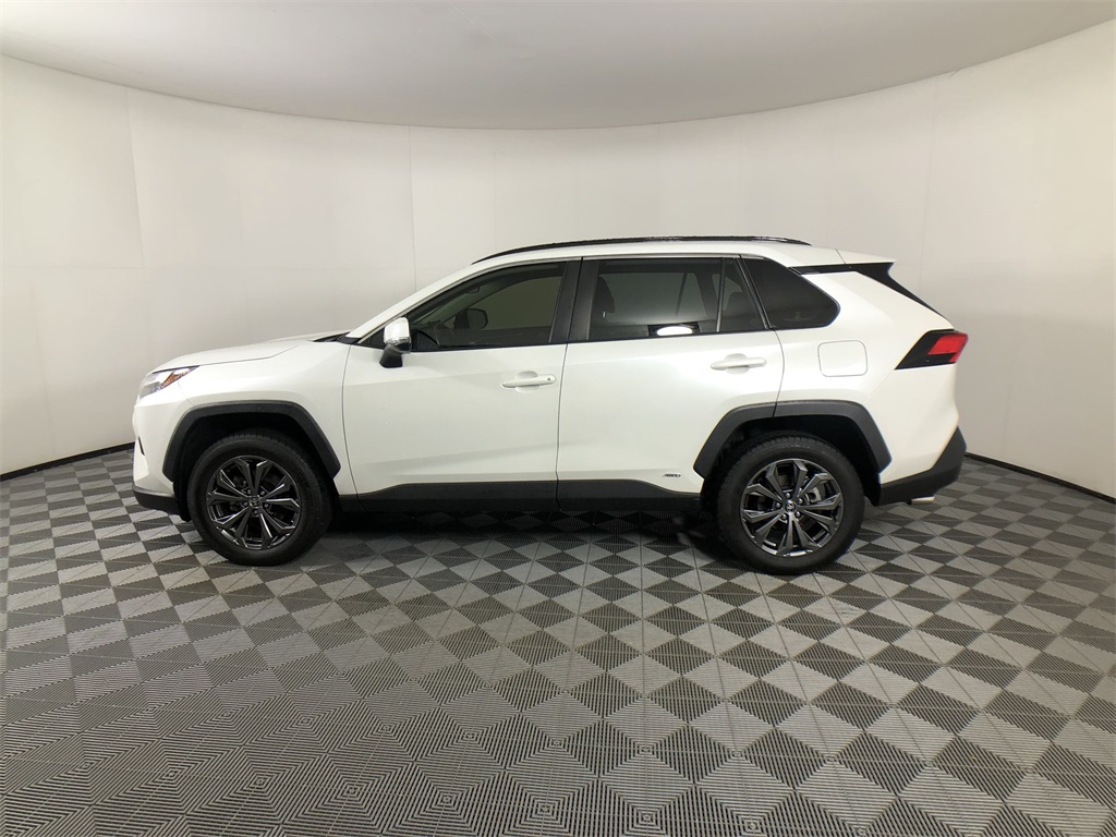 2022 Toyota RAV4 Hybrid XLE Premium photo 6