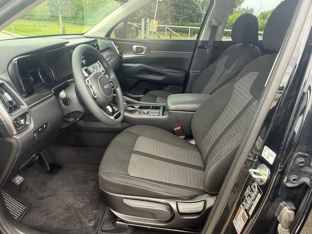 2022 Kia Sorento LX photo 10