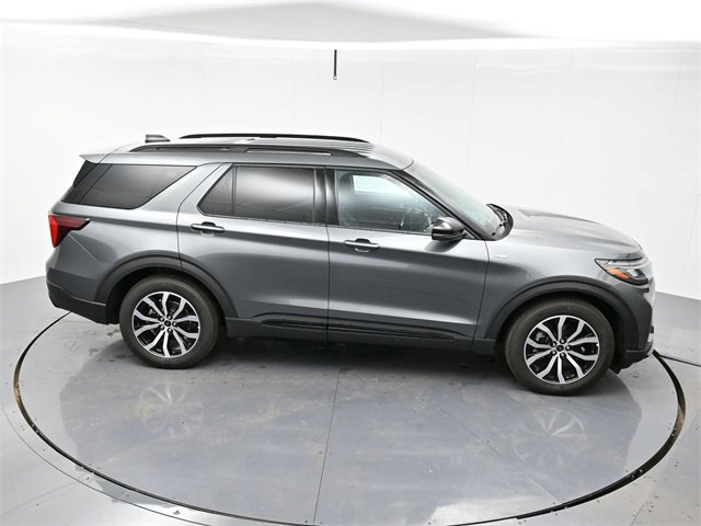 2025 Ford Explorer ST-Line photo 42