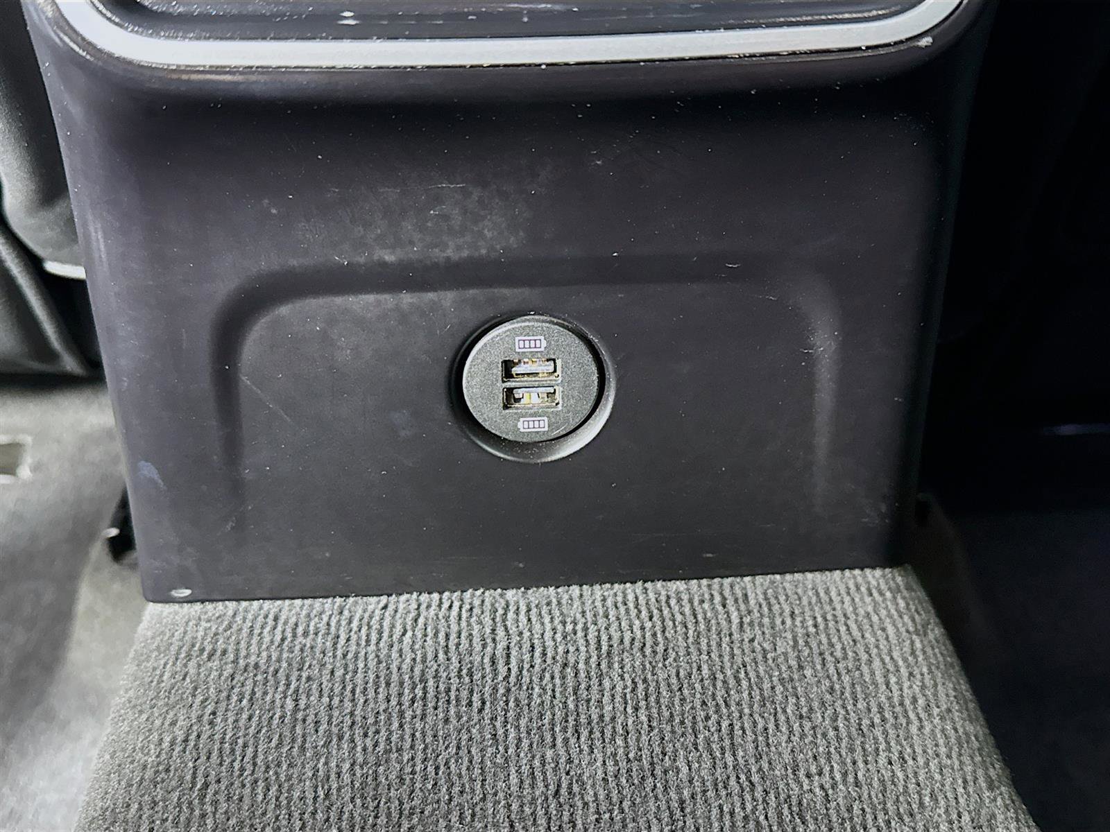 2018 Porsche Macan Base photo 27