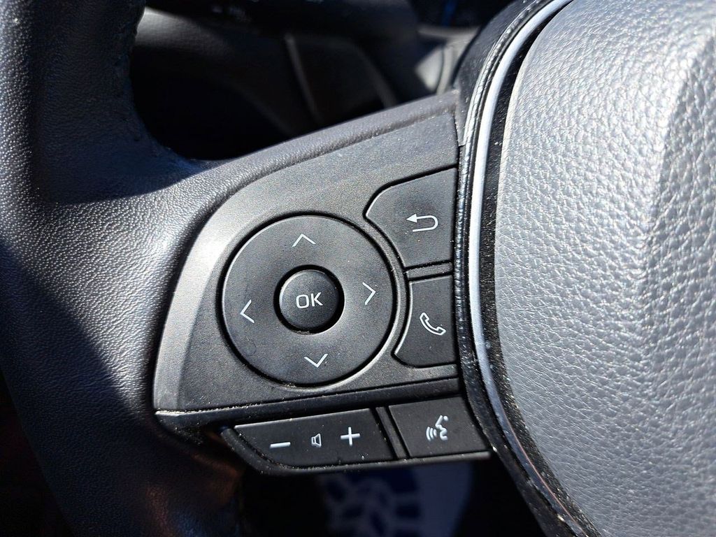 2022 Toyota RAV4 Hybrid XLE Premium photo 25