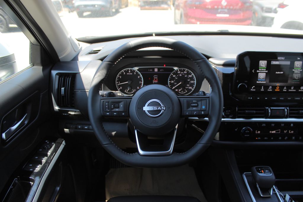 2025 Nissan Pathfinder SL photo 17