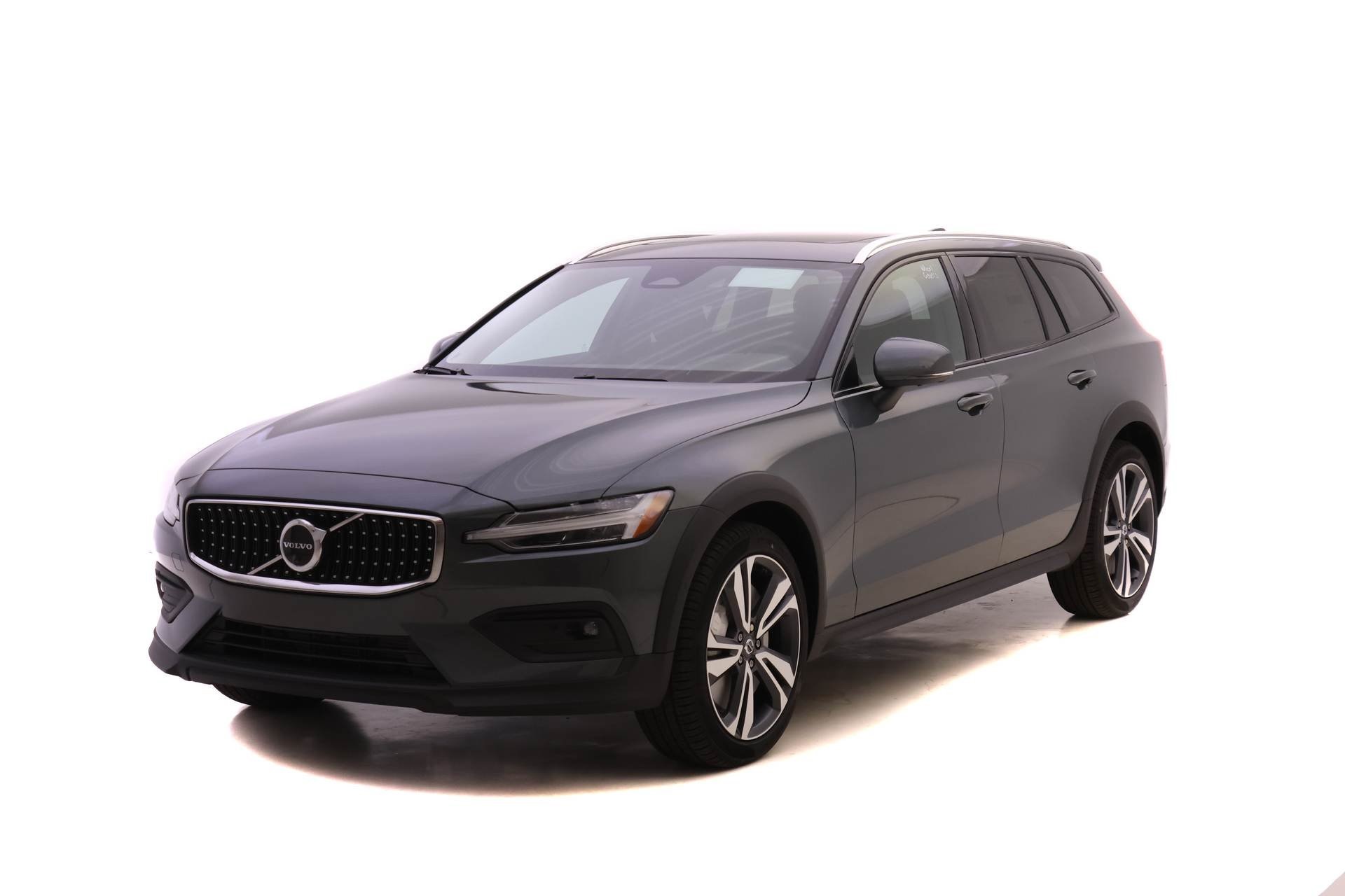 2026 Volvo V60 Cross Country Plus's photo