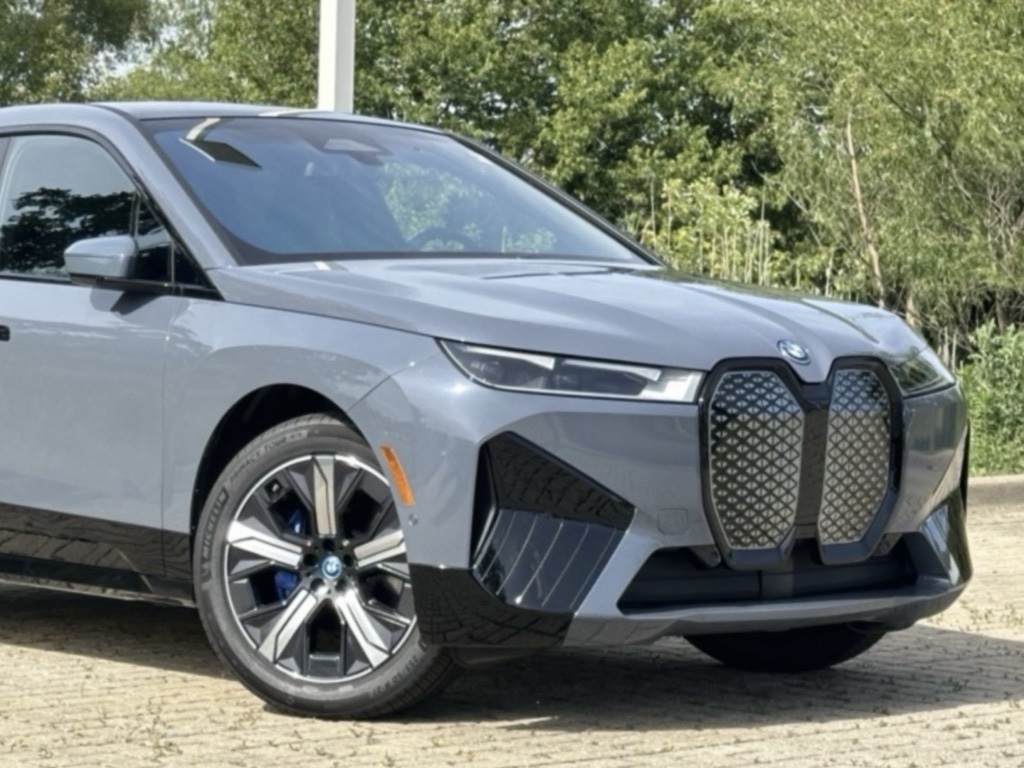 2025 Bmw iX photo 2