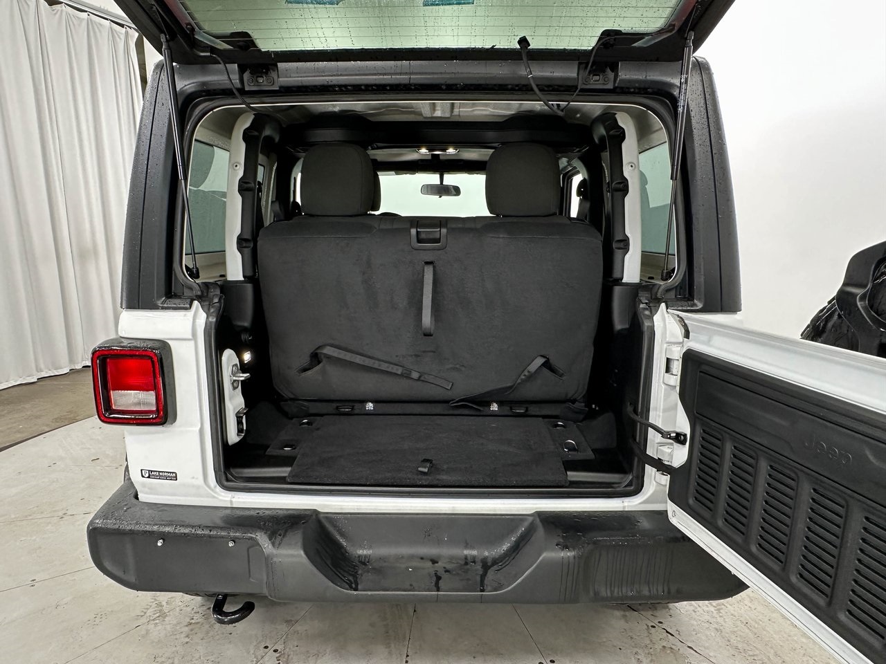 2021 Jeep Wrangler Sport S photo 17