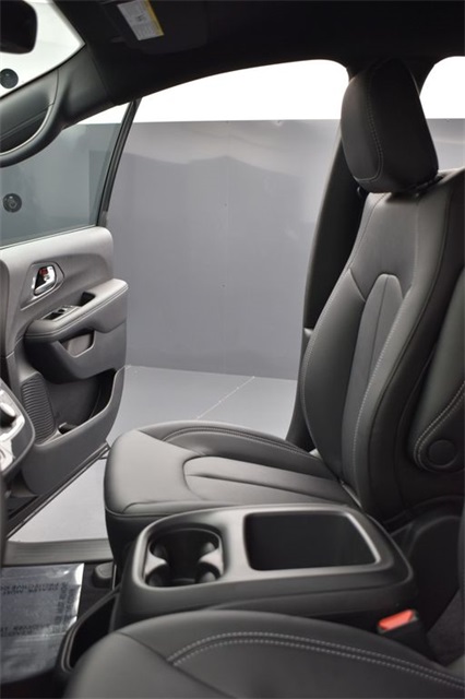 2026 Chrysler Pacifica photo 10