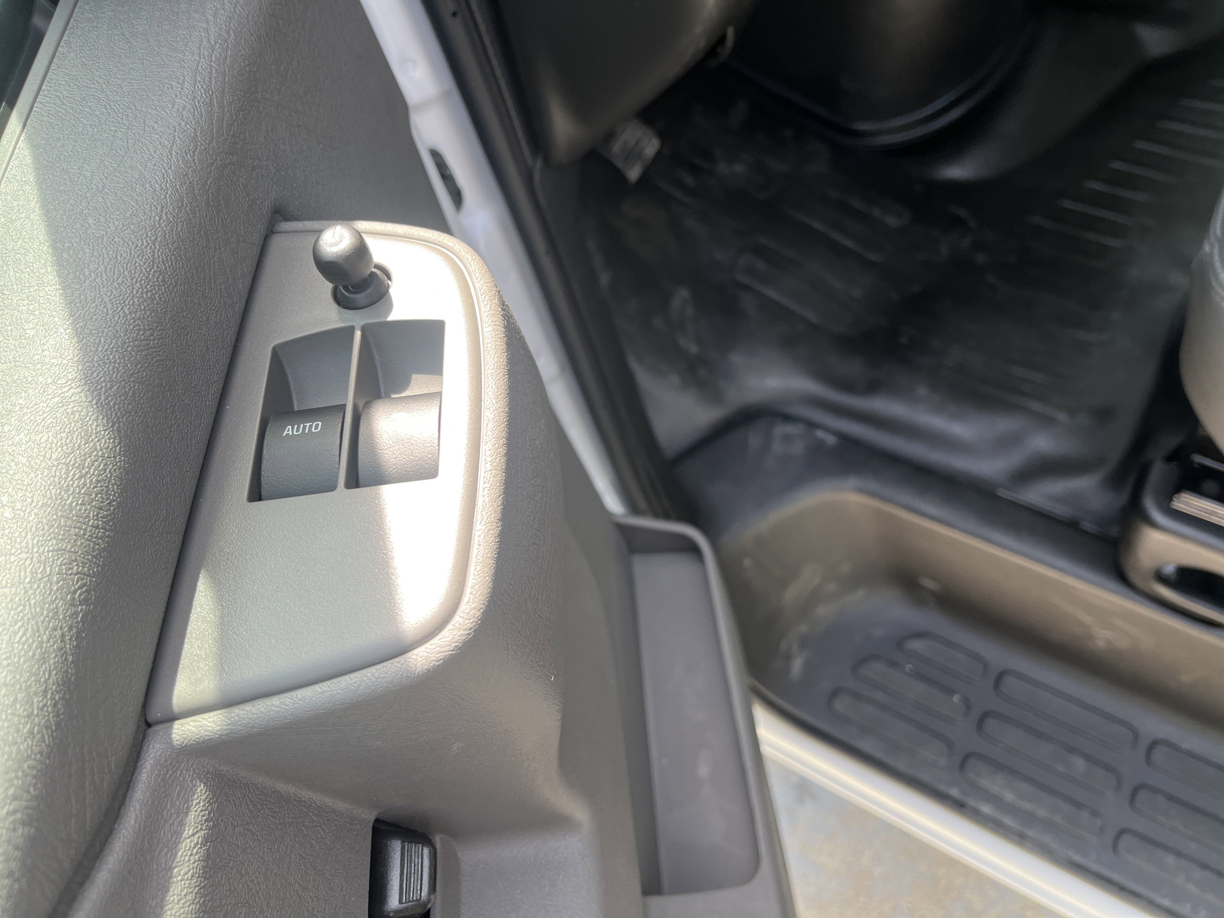 2025 Chevrolet Express Cargo 3500 photo 3