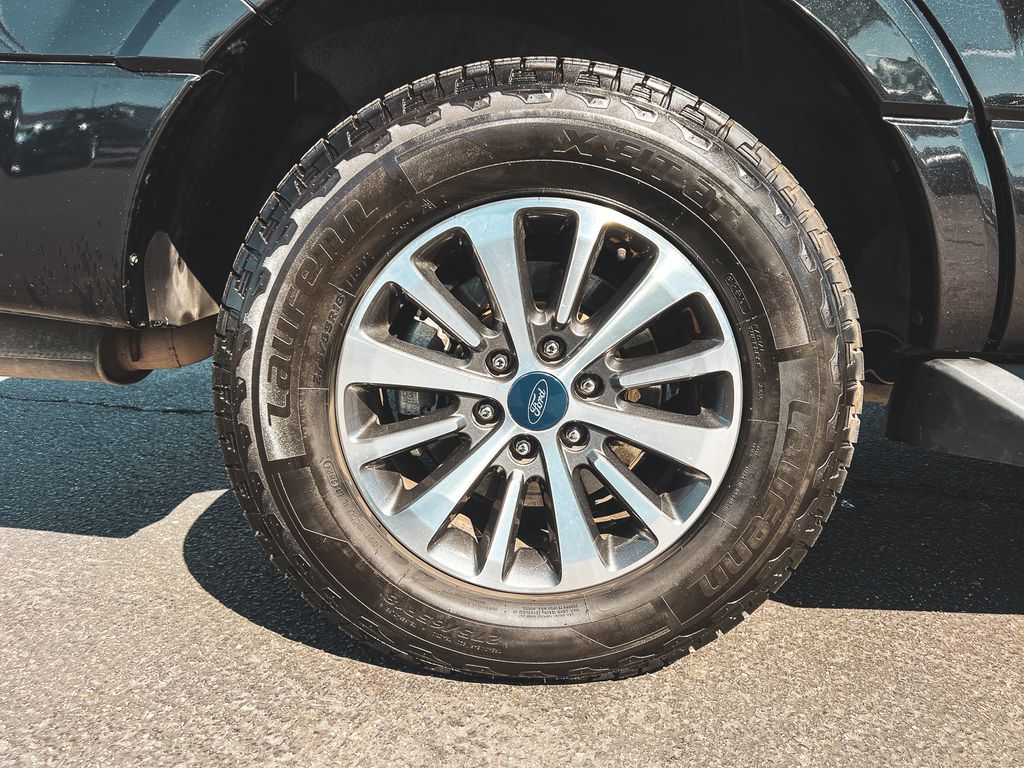 2015 Ford Expedition XLT photo 10