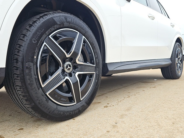 2026 Mercedes Benz GLC 300 4MATIC photo 4