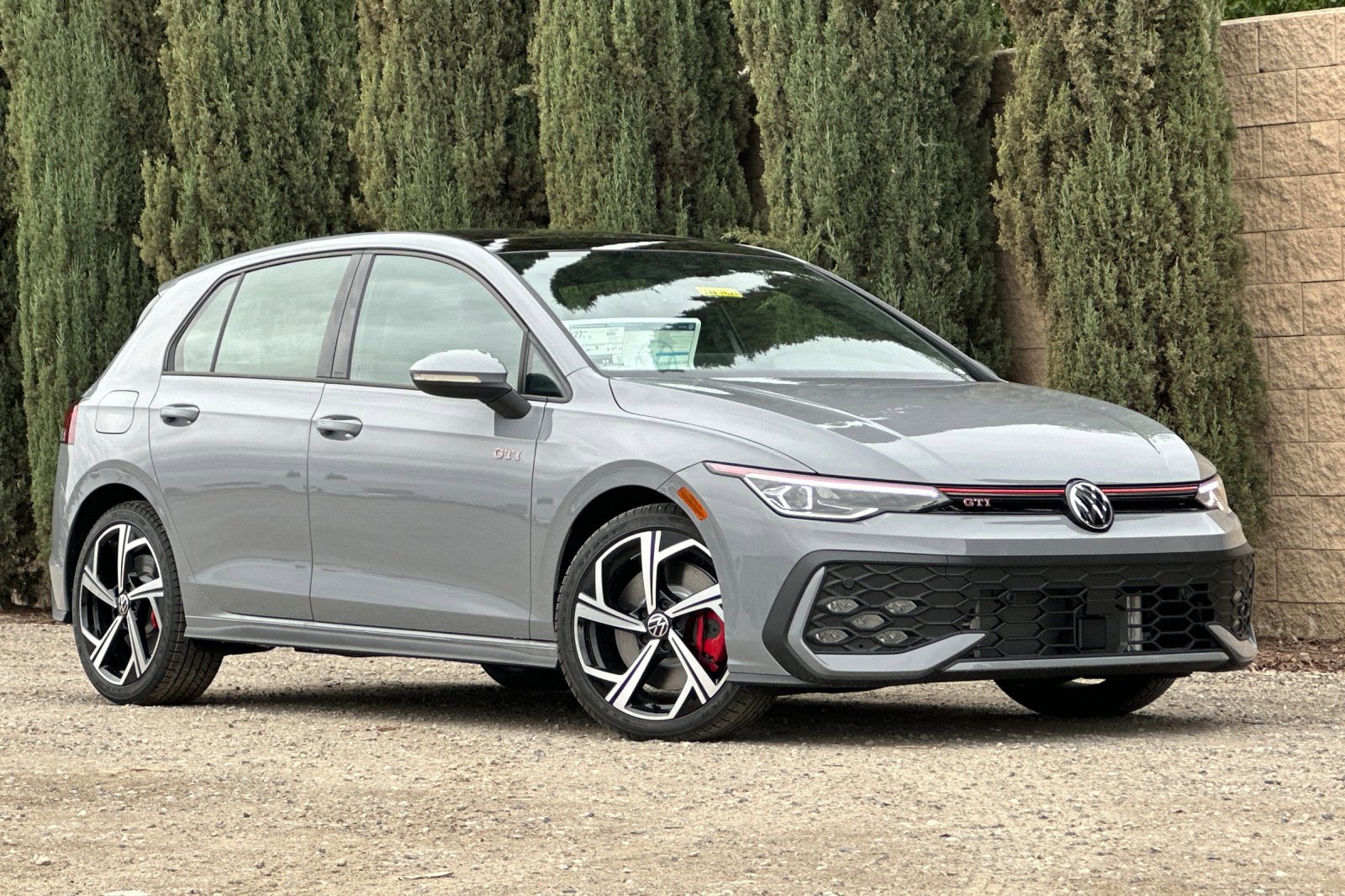 2025 Volkswagen Golf GTI SE photo 2