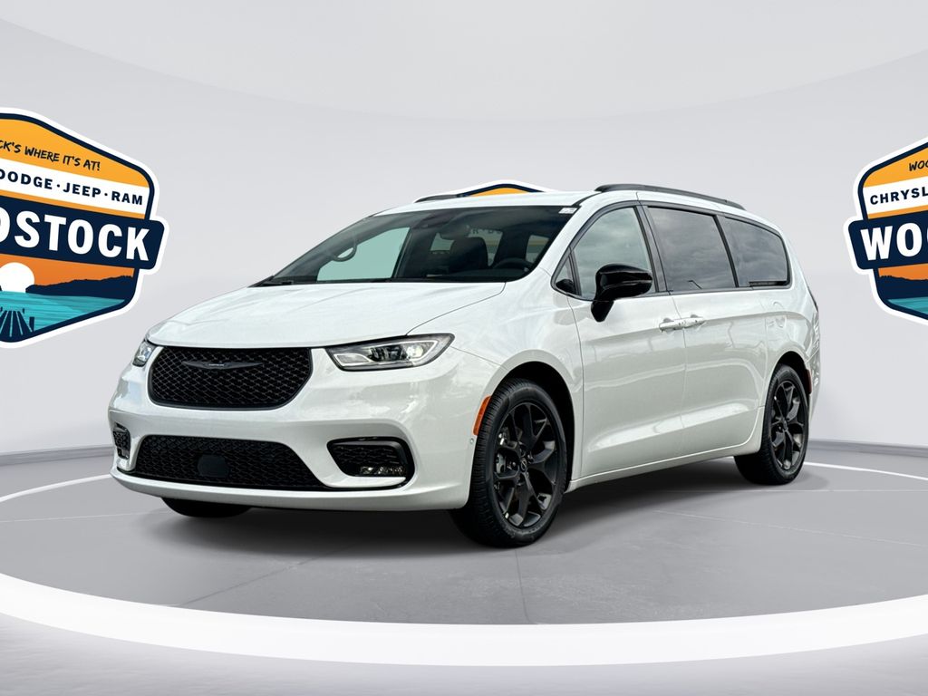 2026 Chrysler Pacifica Select's photo