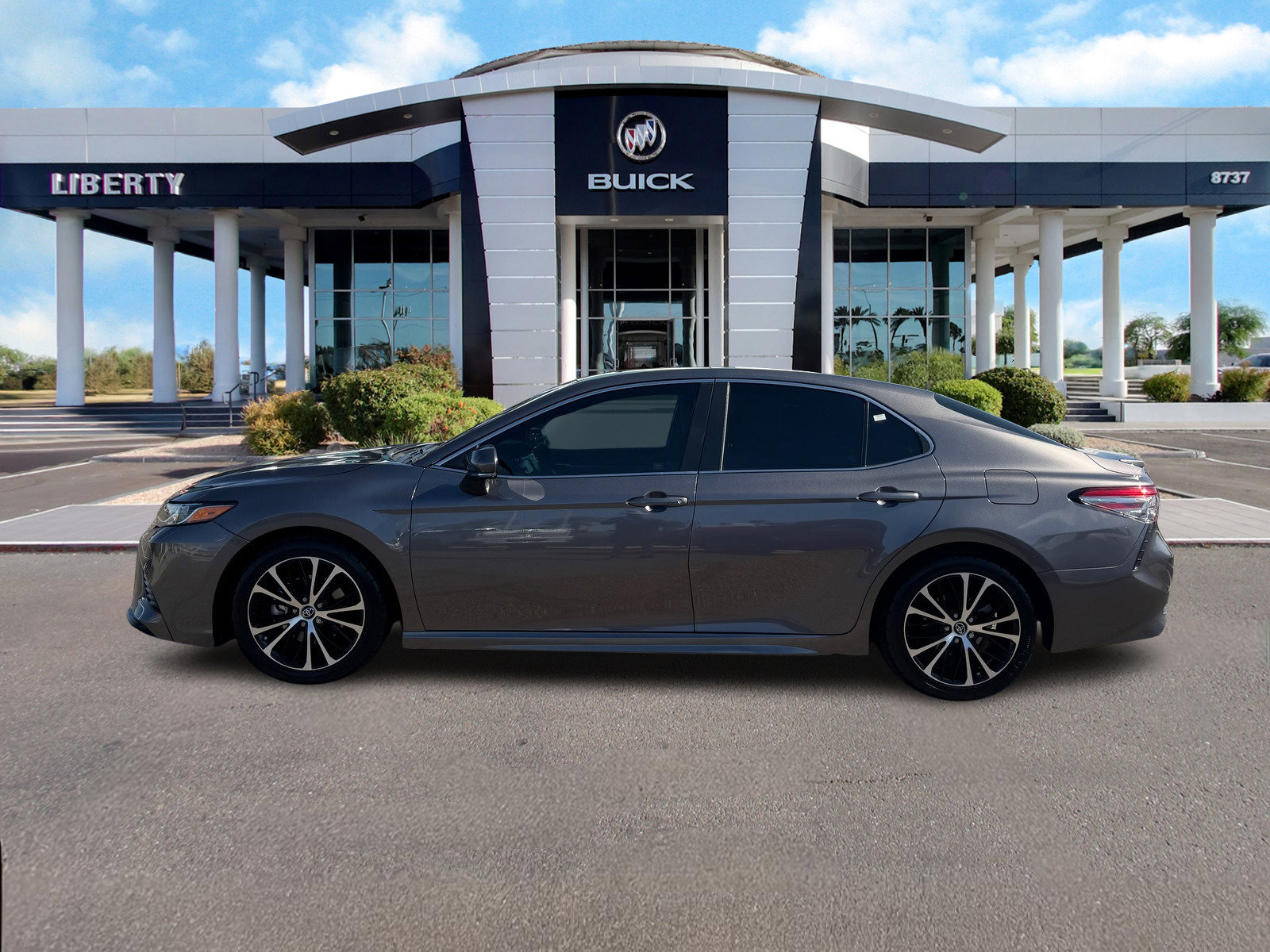 2018 Toyota Camry LE photo 4