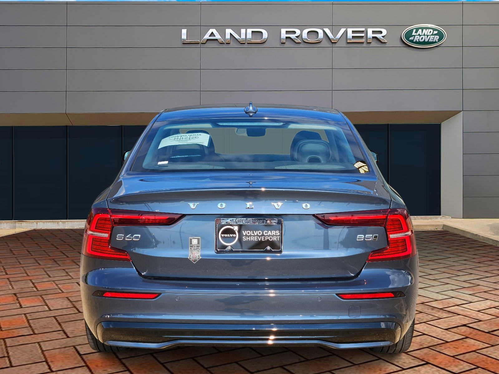 2024 Volvo S60 B5 AWD Plus photo 5