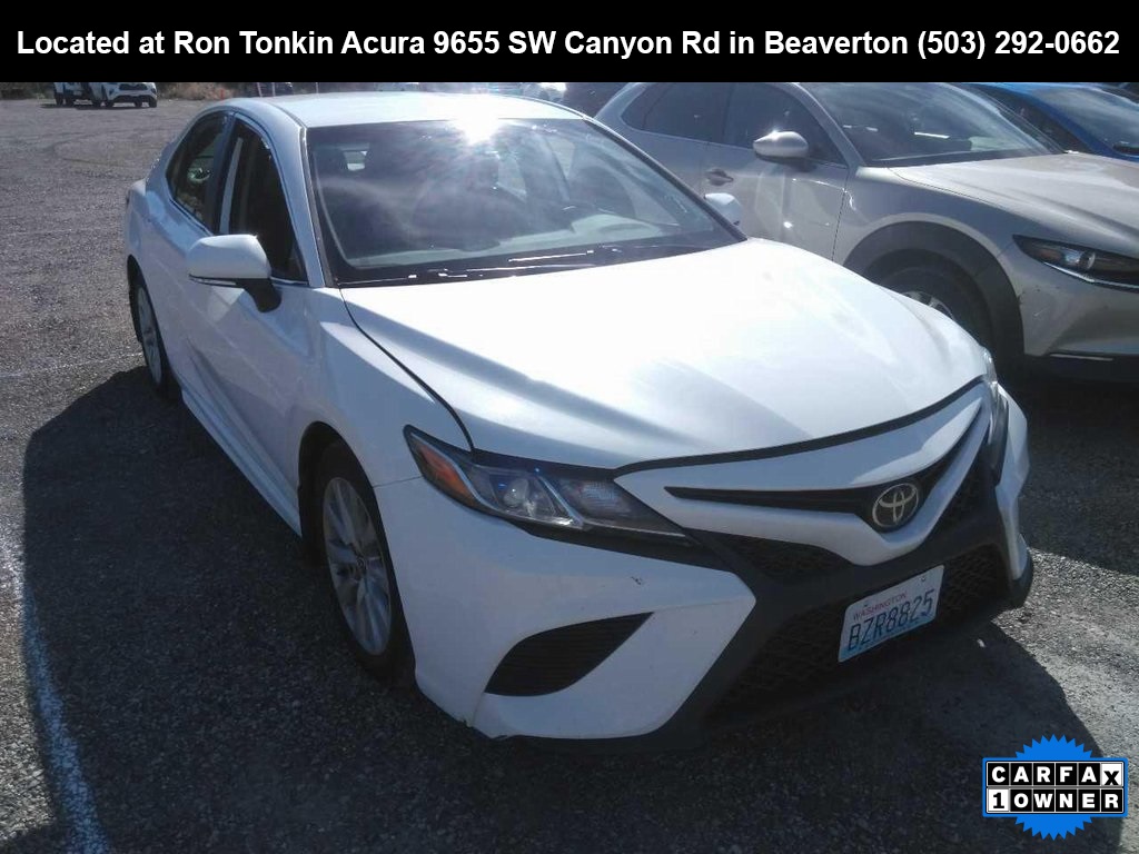 2020 Toyota Camry SE photo 6