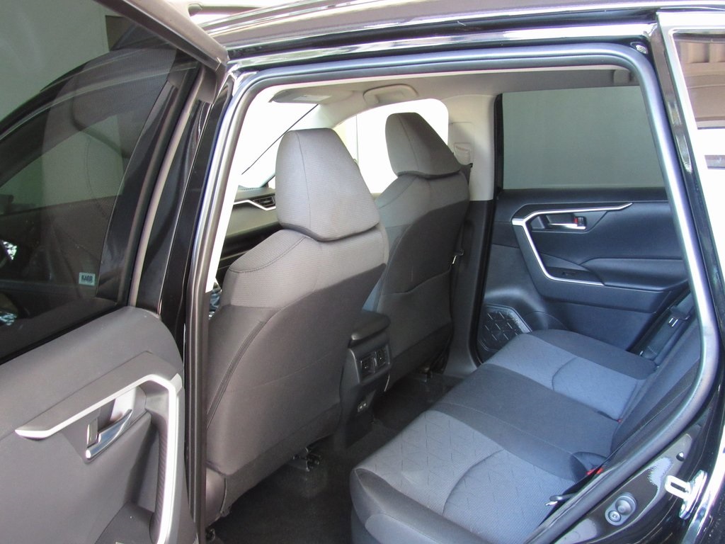 2025 Toyota RAV4 Hybrid XLE photo 15