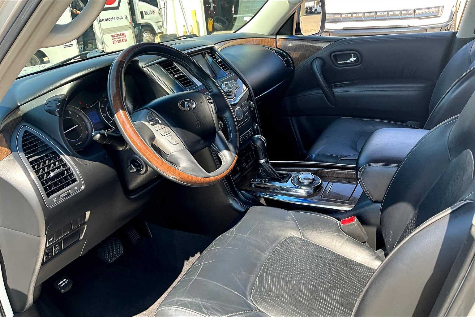 2016 Infiniti QX80 Limited photo 17