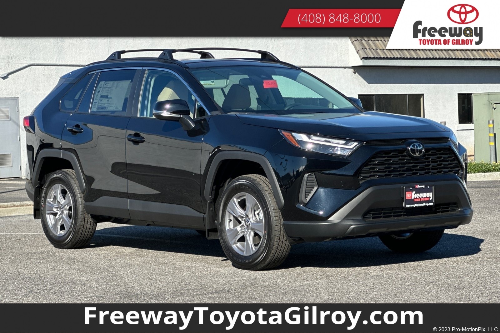 2025 Toyota RAV4 XLE's photo
