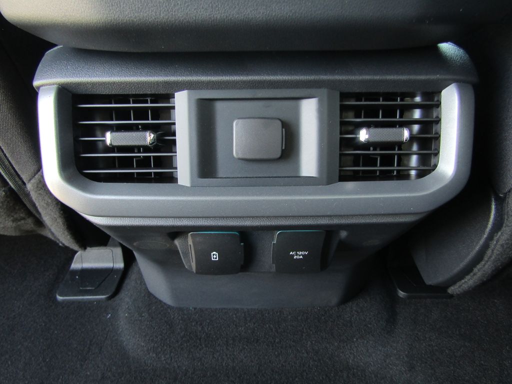 2025 Ford F-150 XLT photo 32