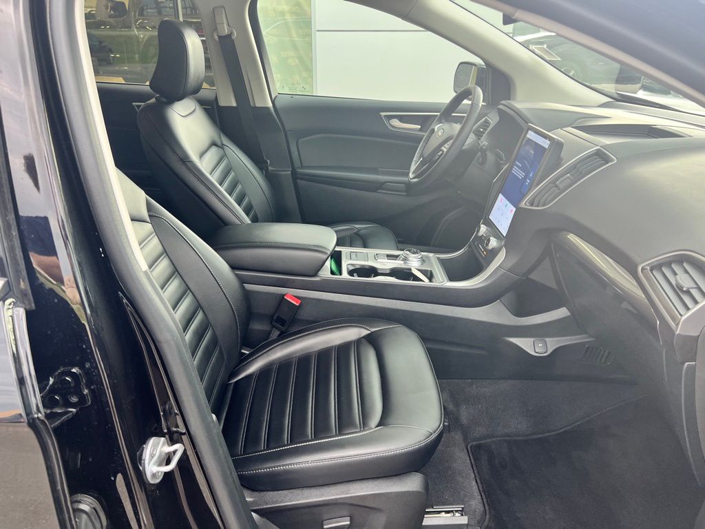 2024 Ford Edge SEL photo 29